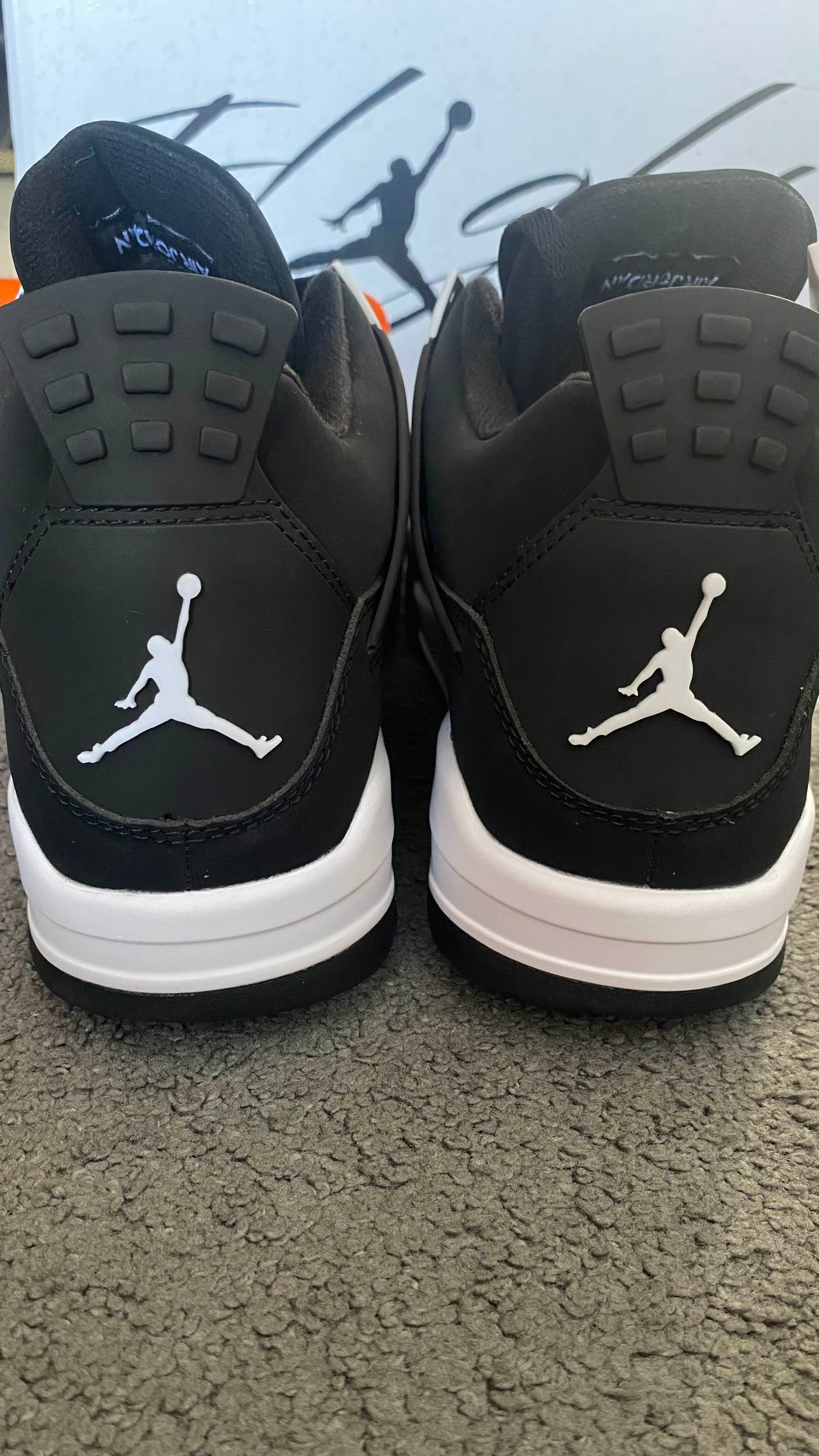 Jordan 4 White Thunders