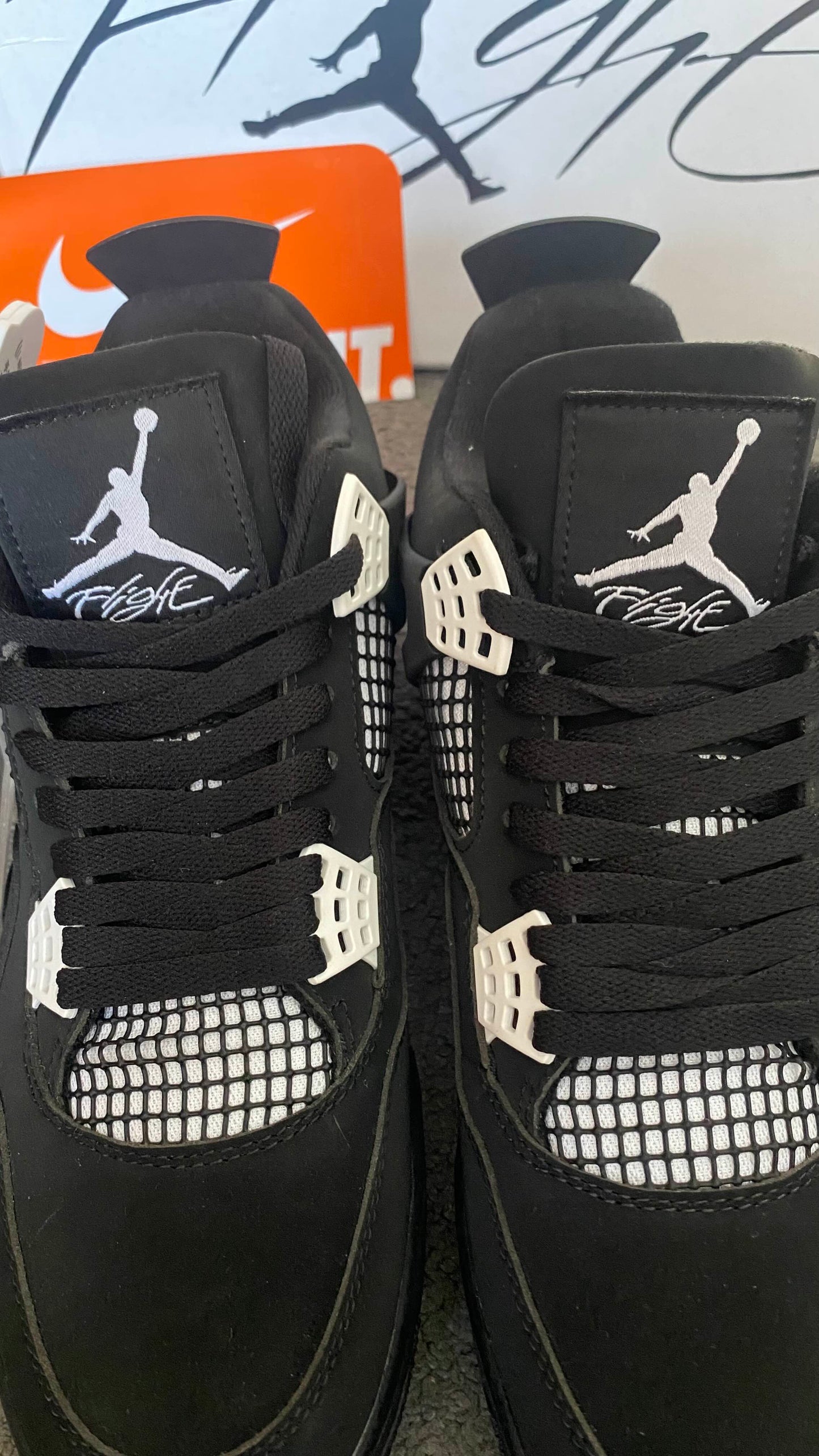 Jordan 4 White Thunders