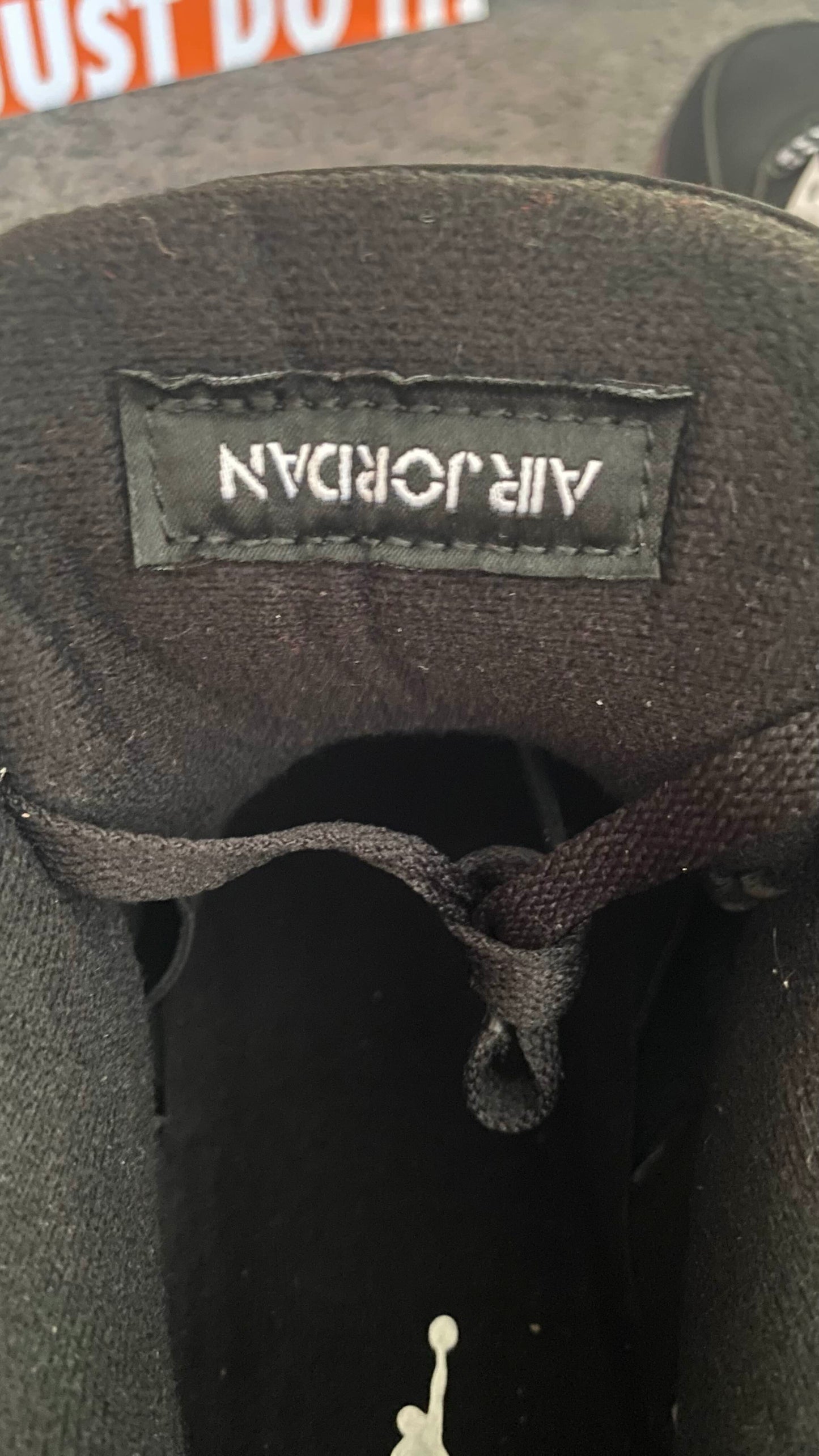 Jordan 4 White Thunders