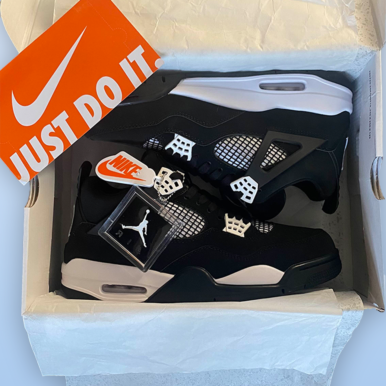 Jordan 4 White Thunders